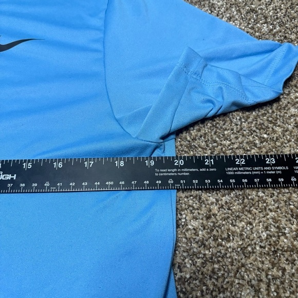 Nike Men's Light Blue Short Sleeve Tee - Picture 6 of 9